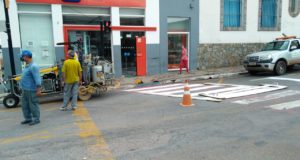 Prefeitura recupera sinalização em vias urbanas