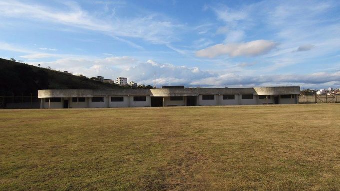 Estádio Municipal e Campo do Industrial recebem a visita do prefeito