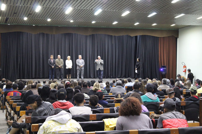 Teatro Municipal é reaberto com grandes atrações