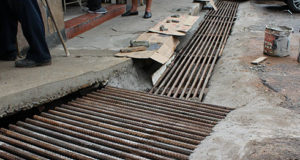 Obra de drenagem pluvial melhora escoamento na Travessa Rio Branco