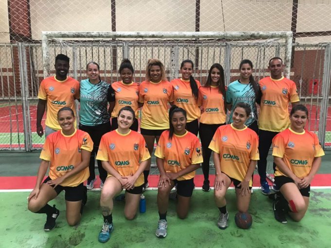 As equipes de handebol adulto de Conselheiro Lafaiete entraram em quadra no domingo (30/09) e venceram seus adversários.