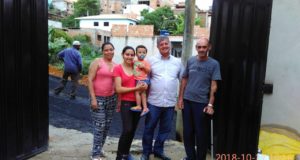 O serviço de pavimentação asfáltica no município continua a todo vapor.