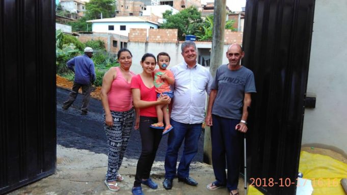 O serviço de pavimentação asfáltica no município continua a todo vapor.