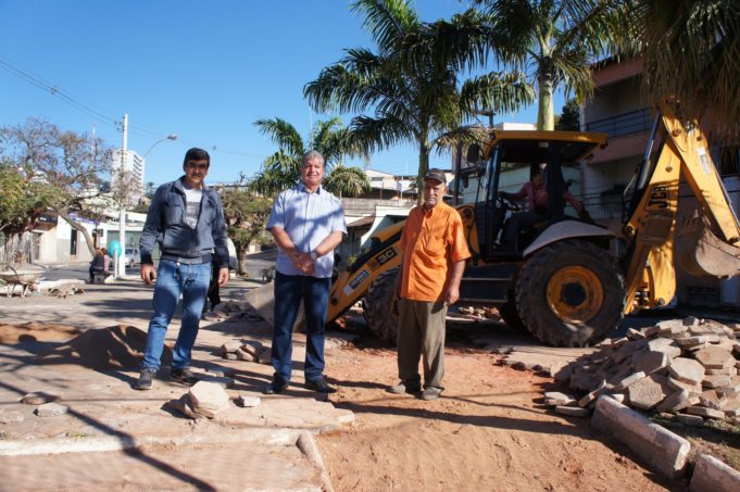 Recomeçam obras da Praça da Rua Brasil