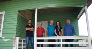 Obras de novas creches recebem visita de prefeito e secretário