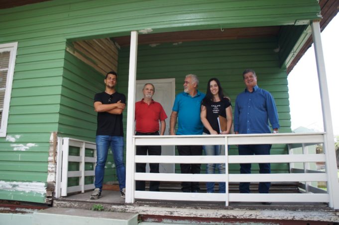 Obras de novas creches recebem visita de prefeito e secretário