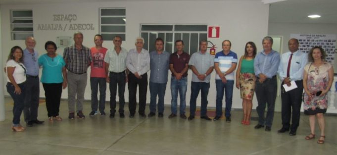 Prefeitos discutem ações na educação devido à crise financeira