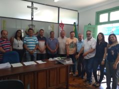 Prefeito. vice e vereadores e reúnem-se para discutir assuntos diversos