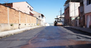 Serviço de pavimentação continua na cidade