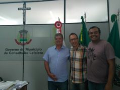 Prefeito recebe vereador e pastor