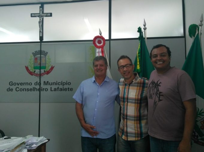 Prefeito recebe vereador e pastor