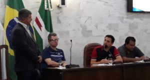 Prefeito participa da primeira sessão do ano na Câmara Municipal