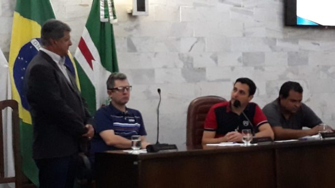 Prefeito participa da primeira sessão do ano na Câmara Municipal