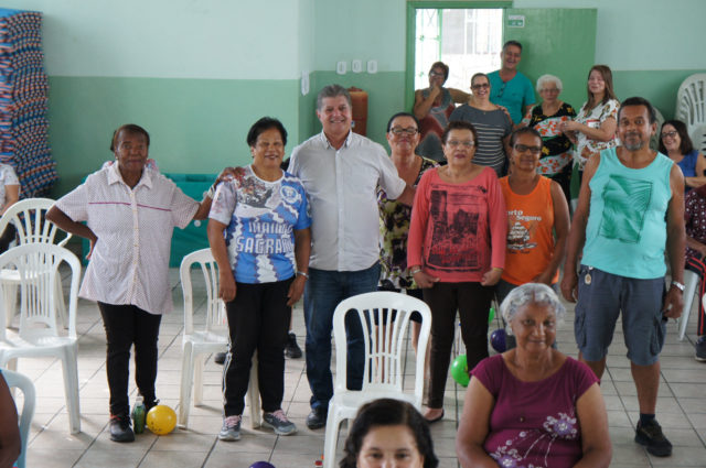 Prefeito e Secretária de Desenvolvimento Social visitam Centro de Referência do Idoso e PSF Museu