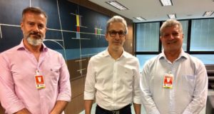 Prefeito e Secretário de Saúde se reúnem com Governador