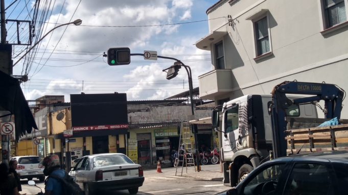 Semáforos recebem manutenção em diversos pontos da cidade