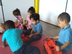 Crianças recebem novos brinquedos na Creche CAIC