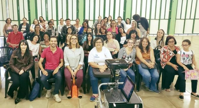 CAIC promove bate papo sobre autismo com servidores da escola