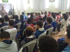 Escola aborda temas para formação dos alunos