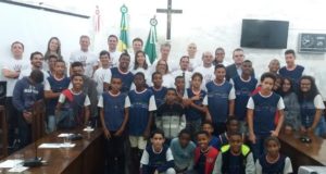 ALUNOS DO CAIC PARTICIPAM DE EVENTO SOBRE BULLYING NA CÂMARA DE VEREADORES