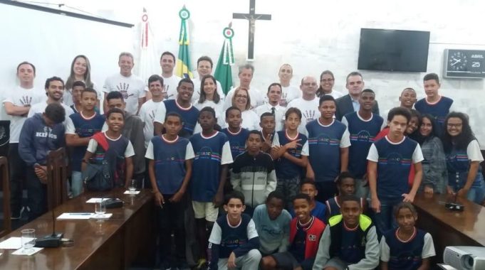 ALUNOS DO CAIC PARTICIPAM DE EVENTO SOBRE BULLYING NA CÂMARA DE VEREADORES