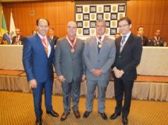 Prefeito recebe Medalha da Polícia Civil