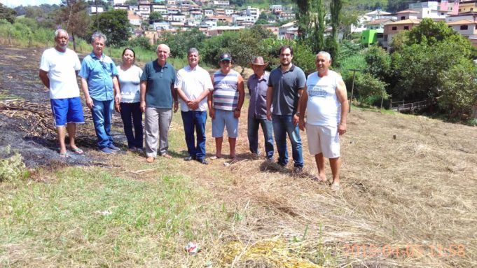 Prefeito visita bairro Santa Cruz buscando solução para inundações