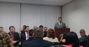 Prefeito participa de cerimônia na sede das Promotorias de Justiça