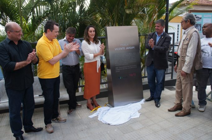 Praça Vicente Jardim revitalizada é entregue à população