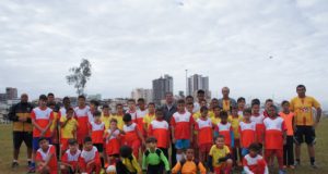 Escola de Futebol do Atletique Futebol Clube recebe visita do Prefeito