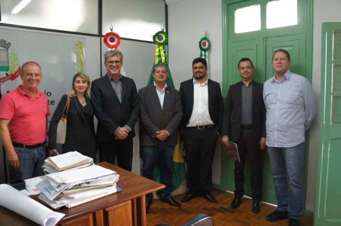 Prefeitura recebe representantes da Caixa Econômica Federal