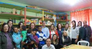 Instituto São Dimas recebe doação de brinquedoteca, prefeito faz visita em setores da Administração Pública.