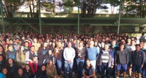 Escola comemora conquista de prêmio com a realização de momento cívico