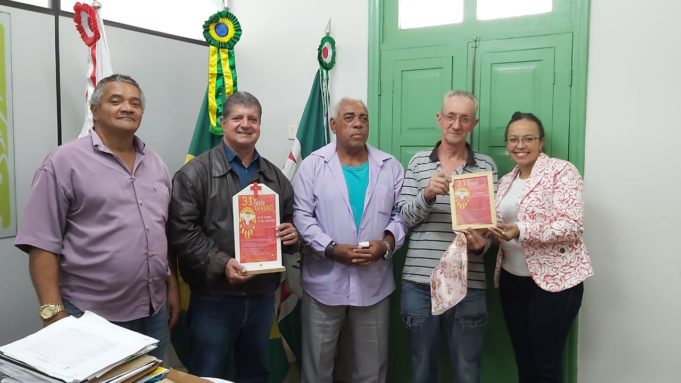 Prefeito recebe homenagem de associação de bairro