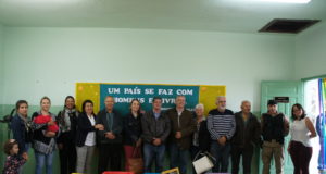 Momento cívico e entrega das obras na escola dos Almeidas