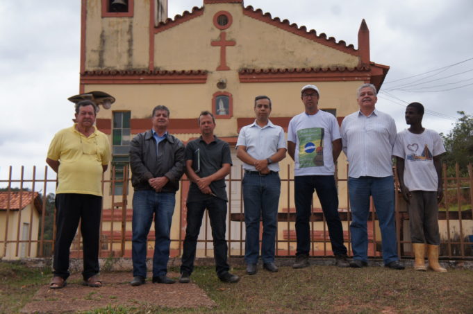 Prefeito visita Mato Dentro e planeja obras para região