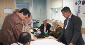 Prefeito apresenta projeto de trincheira para acesso ao Paulo VI e região do Amaro Ribeiro em reunião com a Via 040