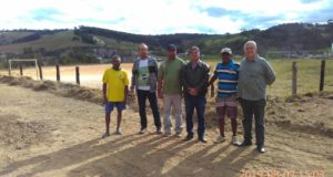 Prefeito visita bairros e anuncia obras