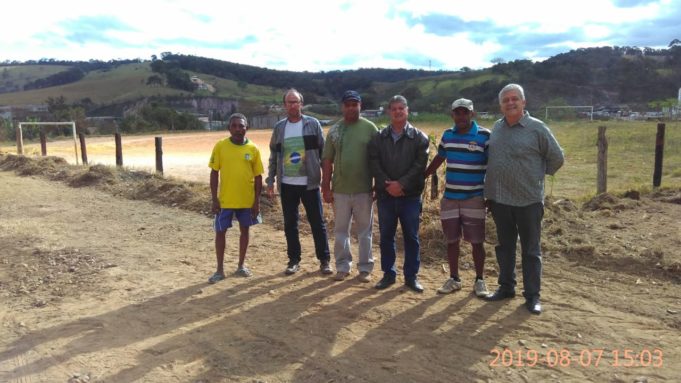 Prefeito visita bairros e anuncia obras