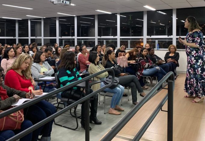 Profissionais da Educação e Pais de alunos participaram de minicurso de educação inclusiva