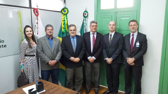 Prefeito Mário Marcus recebe Desembargador Presidente do TRE
