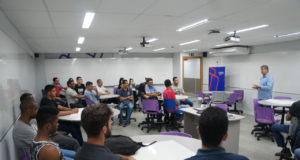 Prefeito participa de encontro com alunos de engenharia da UNA