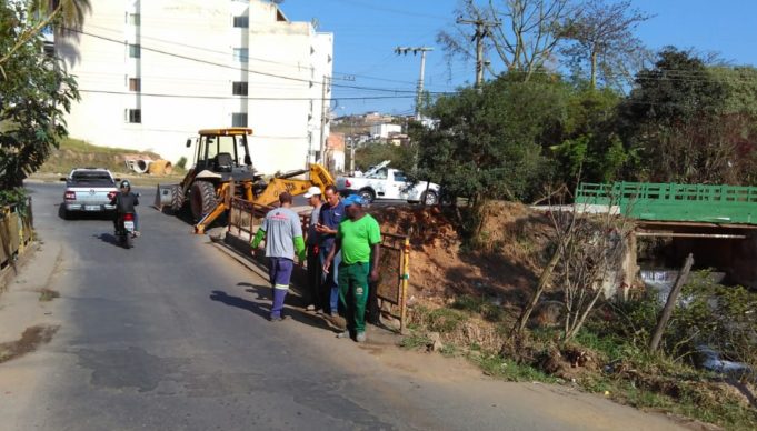 Em andamento construção da passarela de pedestres no Bairro Real de Queluz