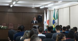 Prefeito participa de encontro com estudantes de engenharia civil na Unipac Lafaiete
