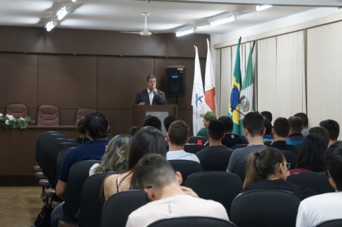 Prefeito participa de encontro com estudantes de engenharia civil na Unipac Lafaiete