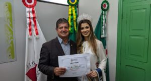 Prefeito recebe Miss que representará o município em concurso nacional