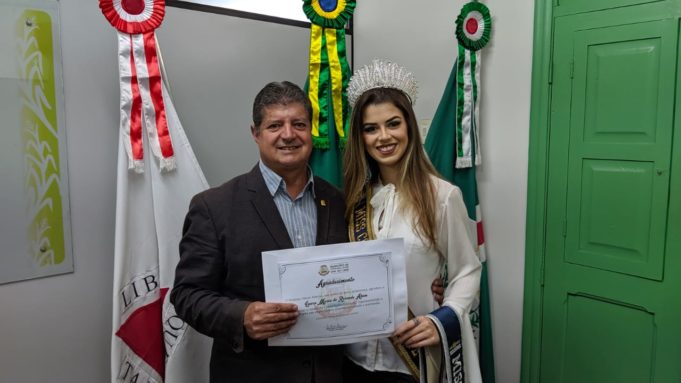 Prefeito recebe Miss que representará o município em concurso nacional