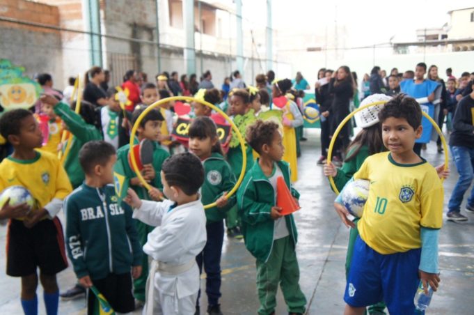 Exemplo de cidadania, respeito e amor à Pátria na Escola Jadir Pinto de Azevedo