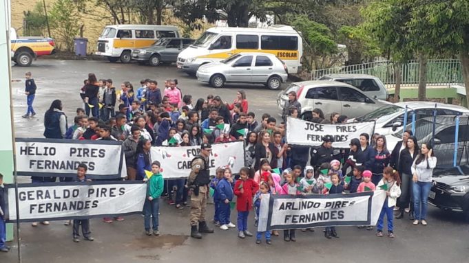 Trabalhando cidadania, respeito e amor à Pátria na Escola Municipal Arnaldo Rodrigues Pereira