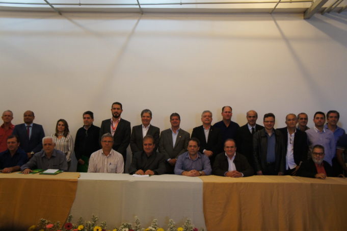 Prefeito e Vice-prefeito de Lafaiete participam de reunião da AMALPA